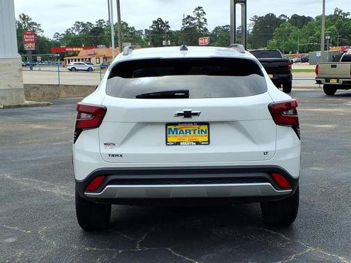 Summit White 2026 Chevrolet Trax LT