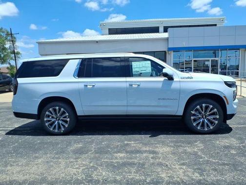 Polar White Tricoat 2026 Chevrolet Suburban High Country, 4WD
