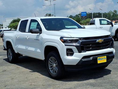 Summit White 2026 Chevrolet Colorado LT