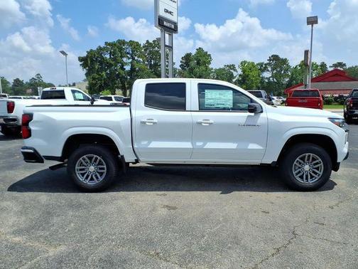 Summit White 2026 Chevrolet Colorado LT