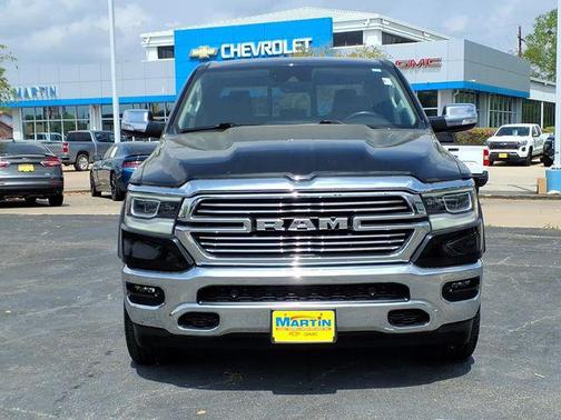 Diamond Black Crystal Pearlcoat 2022 RAM 1500 Laramie