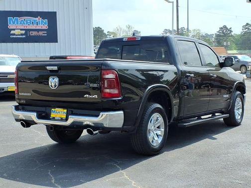 Diamond Black Crystal Pearlcoat 2022 RAM 1500 Laramie