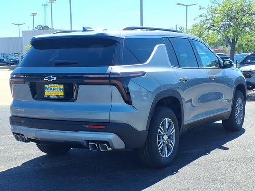 Sterling Gray Metallic 2026 Chevrolet Traverse LT