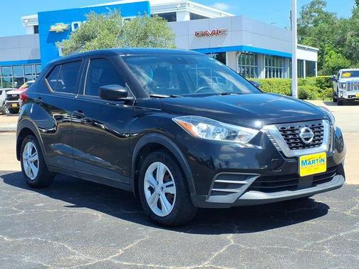 Super Black 2020 Nissan Kicks S