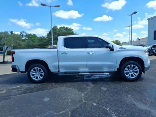 Iridescent Pearl Tricoat 2022 Chevrolet Silverado 1500 LTZ