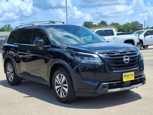 Super Black 2023 Nissan Pathfinder SL FWD