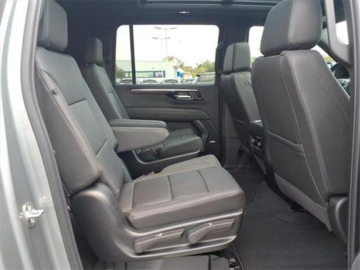 2025 Chevrolet Suburban LT