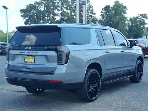 2025 Chevrolet Suburban LT