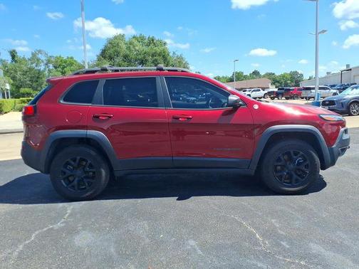 Deep Cherry Red Crystal Pearlcoat 2017 Jeep Cherokee Trailhawk