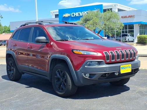 Deep Cherry Red Crystal Pearlcoat 2017 Jeep Cherokee Trailhawk
