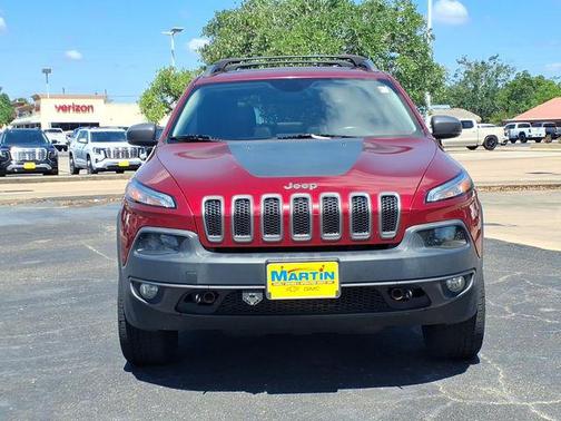 Deep Cherry Red Crystal Pearlcoat 2017 Jeep Cherokee Trailhawk