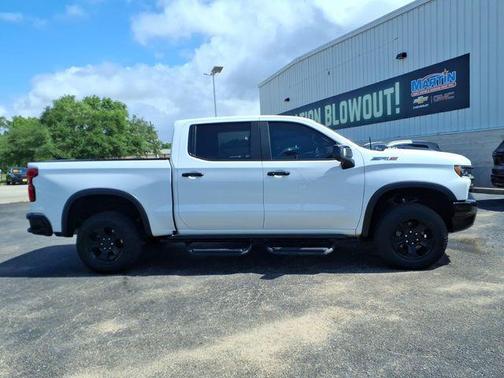 Summit White 2023 Chevrolet Silverado 1500 ZR2