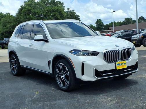 Mineral White Metallic 2025 BMW X5 sDrive40i