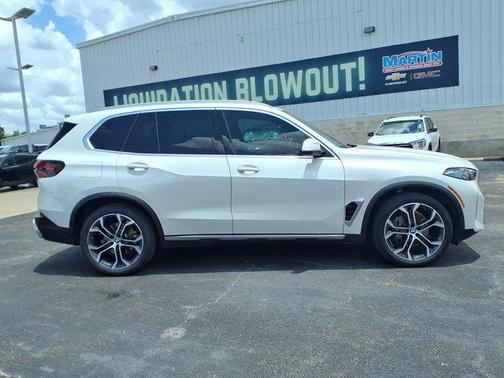 Mineral White Metallic 2025 BMW X5 sDrive40i