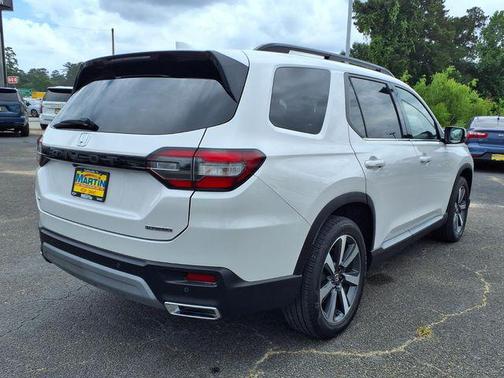 Platinum White Pearl 2025 Honda Pilot Touring 8-Passenger