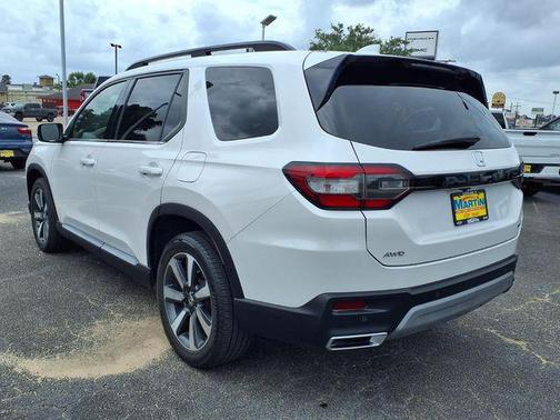 Platinum White Pearl 2025 Honda Pilot Touring 8-Passenger