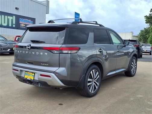 2022 Nissan Pathfinder Platinum 2WD