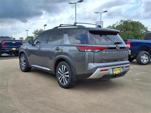 2022 Nissan Pathfinder Platinum 2WD
