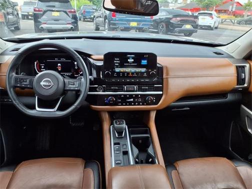 2022 Nissan Pathfinder Platinum 2WD