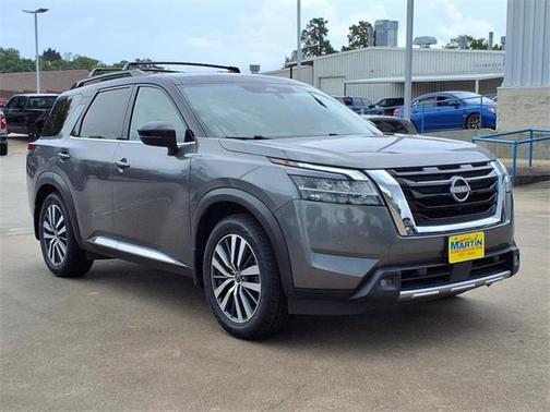 2022 Nissan Pathfinder Platinum 2WD