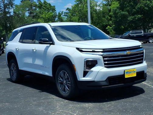 Summit White 2026 Chevrolet Traverse LT