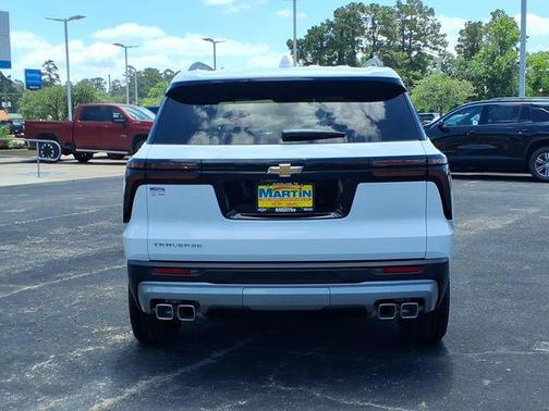 Summit White 2026 Chevrolet Traverse LT