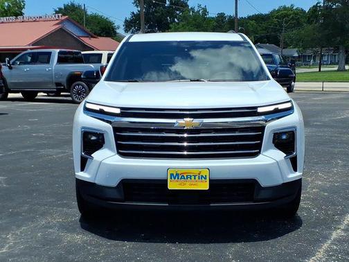 Summit White 2026 Chevrolet Traverse LT