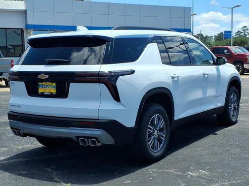 Summit White 2026 Chevrolet Traverse LT