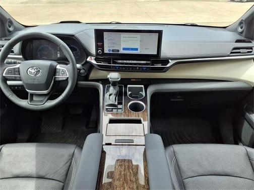 2025 Toyota Sienna Platinum 7 Passenger