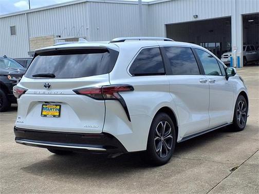2025 Toyota Sienna Platinum 7 Passenger