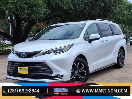 2025 Toyota Sienna Platinum 7 Passenger