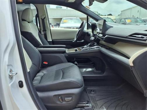 2025 Toyota Sienna Platinum 7 Passenger