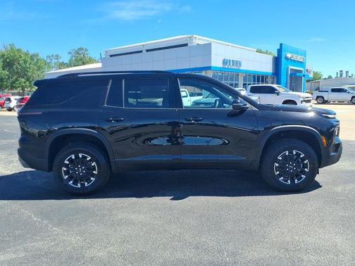 Mosaic Black Metallic 2026 Chevrolet Traverse AWD Z71