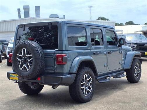 2024 Jeep Wrangler 4-Door Sahara 4x4