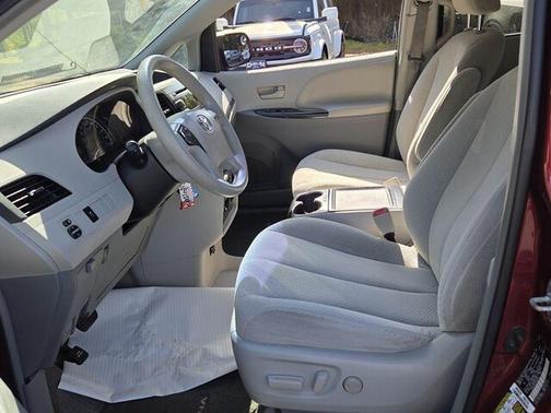 2014 Toyota Sienna LE
