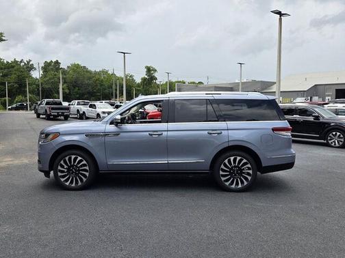 CHRMA CRYSTL BLUE MET PC 2024 Lincoln Navigator Black Label
