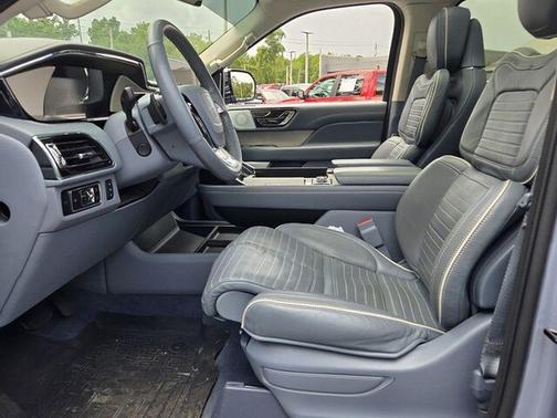 CHRMA CRYSTL BLUE MET PC 2024 Lincoln Navigator Black Label