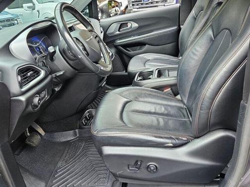 2020 Chrysler Pacifica Touring