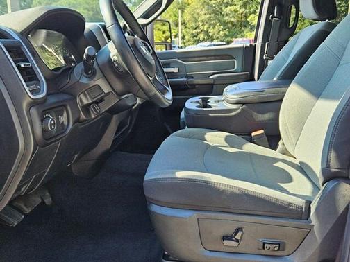 2023 RAM 3500 Big Horn Crew Cab 4x4 6'4' Box