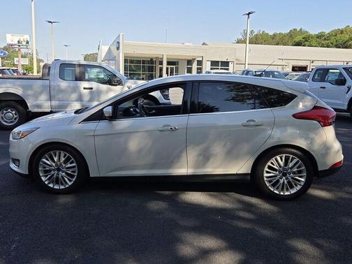 WHITE PLATINUM TRI-COAT 2018 Ford Focus Titanium