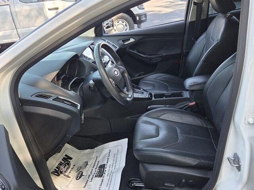WHITE PLATINUM TRI-COAT 2018 Ford Focus Titanium