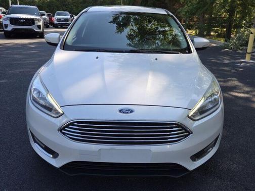 WHITE PLATINUM TRI-COAT 2018 Ford Focus Titanium