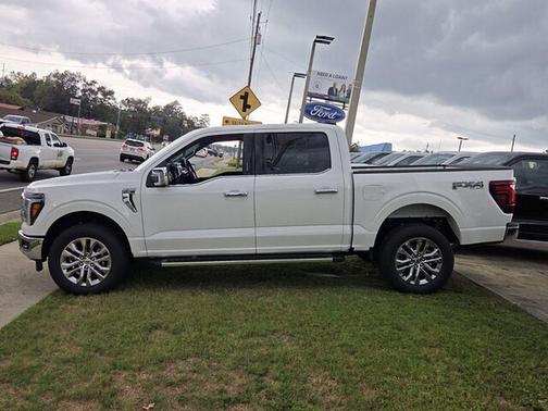 Star White Metallic Tri-Coat 2026 Ford F-150 Lariat