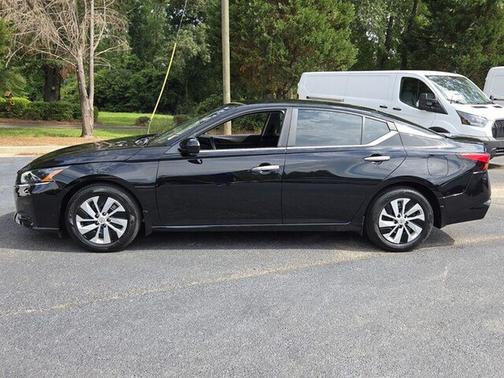 Super Black 2023 Nissan Altima S FWD