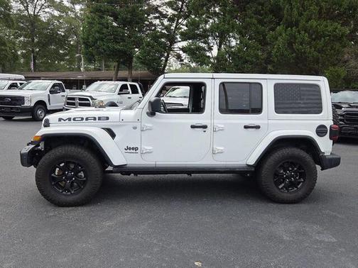 Bright White Clearcoat 2019 Jeep Wrangler Unlimited Moab 4x4