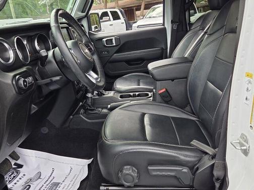 Bright White Clearcoat 2019 Jeep Wrangler Unlimited Moab 4x4