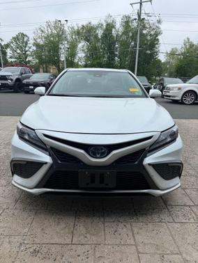 Wind Chill Pearl 2024 Toyota Camry Hybrid SE