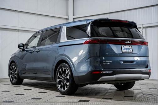 2024 Kia Carnival EX