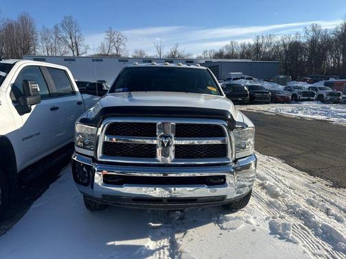 Bright White Clearcoat 2017 RAM 2500 Tradesman Crew Cab 4x4 6'4' Box