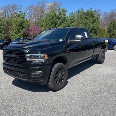 Diamond Black Crystal Pearlcoat 2024 RAM 3500 Laramie Crew Cab 4x4 8' Box